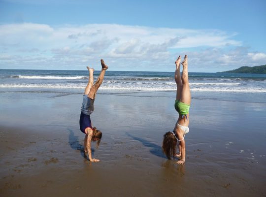 Zajęcia akrobatyki: skok w nowy wymiar sprawności i zabawy